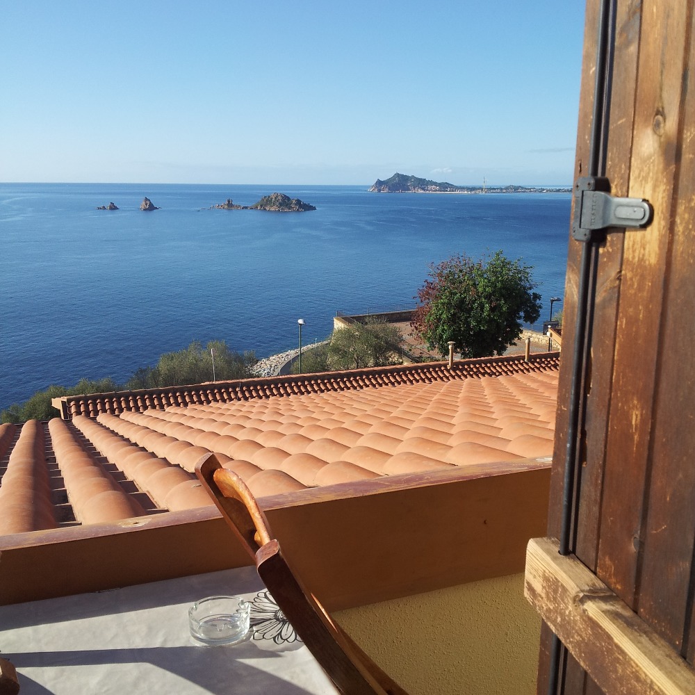 Meet your Posher, Santi